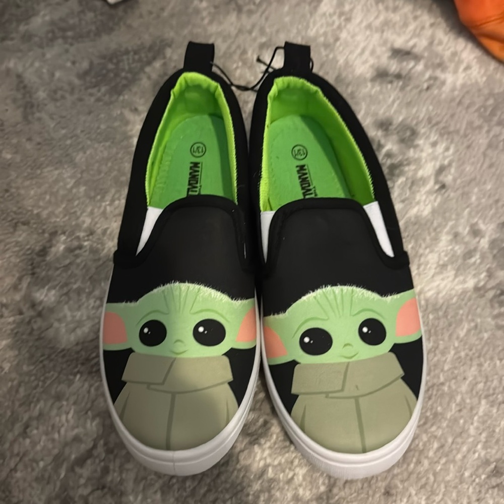 *NWT* Baby Yoda Slip On Shoes, kids size 1Y